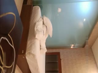 性欲旺盛體格瘦小排骨青年夜生活豐富連著約2個妹子啪啪第一個年輕可愛第二個成熟女人味十足國語對白
